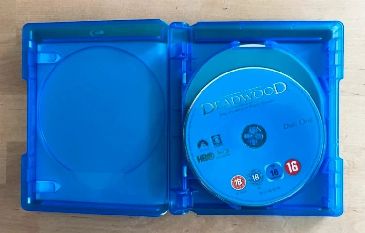 Coffret Blu-ray integrale serie Deadwood. – photo 2